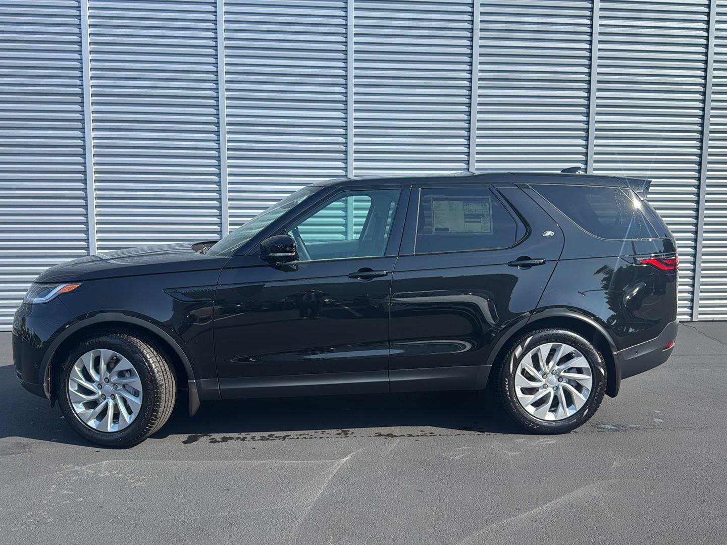 New 2026 Land Rover Discovery S AWD/4WD image 2