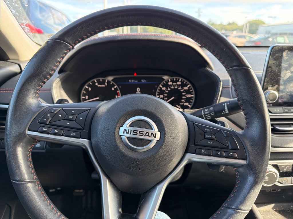 Used 2022 Nissan Altima 2.5 SR w/ Midnight Edition Package FWD image 12