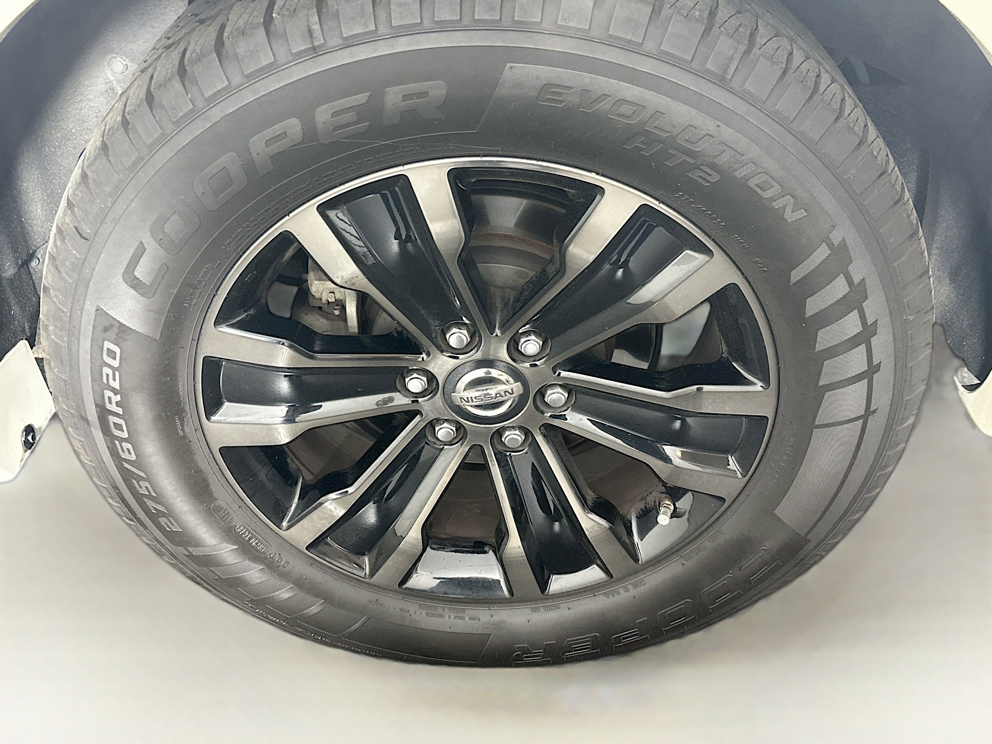 Used 2019 Nissan Armada Platinum w/ Interior Lighting Package image 11