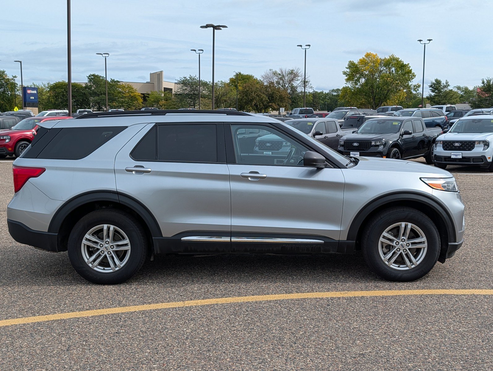 Used 2024 Ford Explorer XLT w/ Equipment Group 202A AWD/4WD image 6