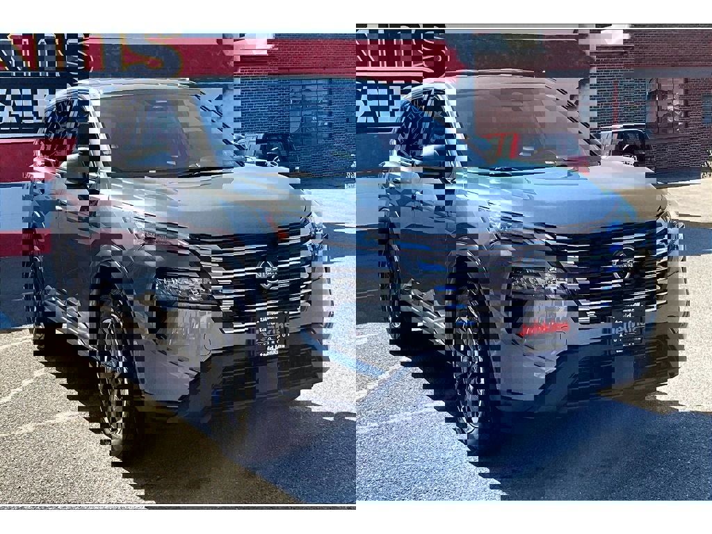 Used 2024 Nissan Rogue SV image 12