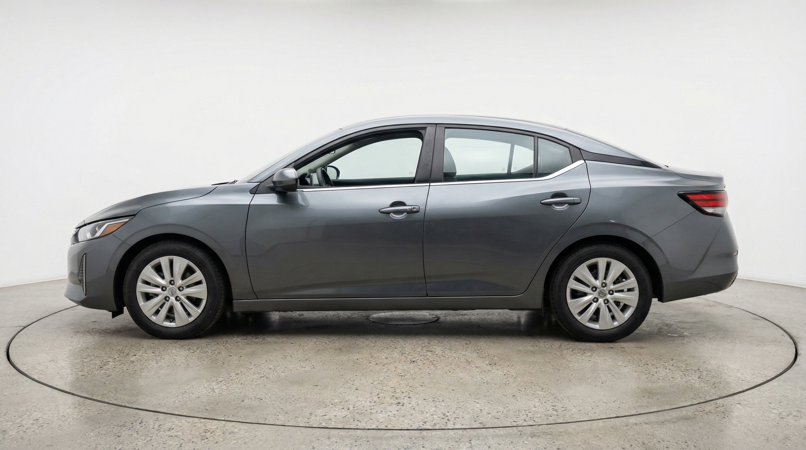 Used 2025 Nissan Sentra S image 5