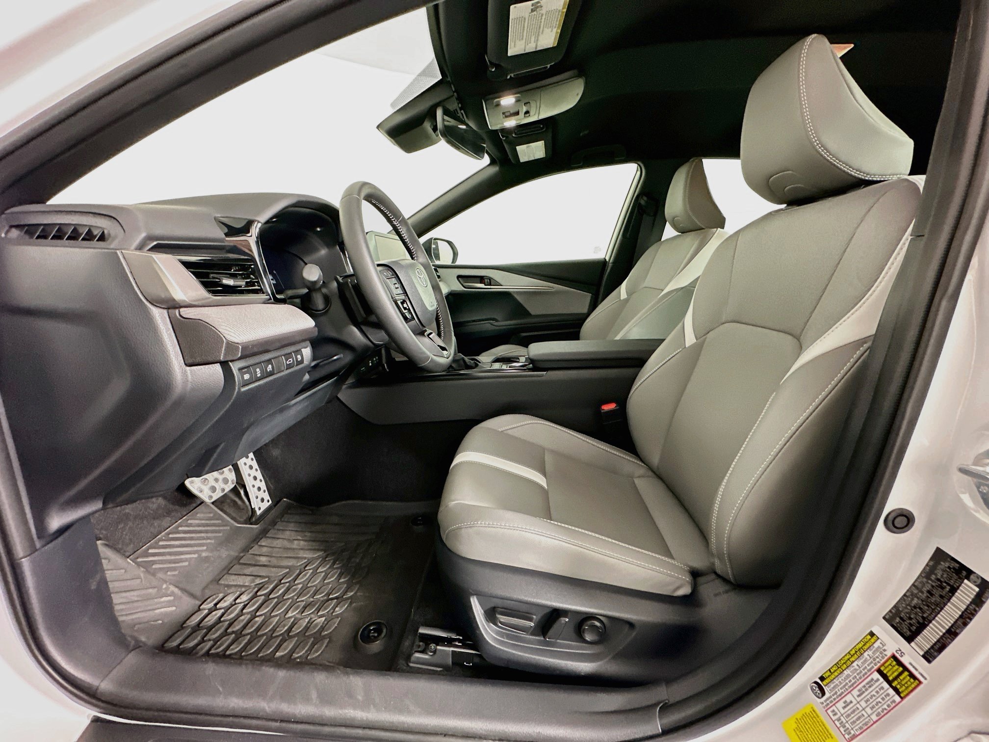 Used 2026 Toyota Camry SE w/ Convenience Package FWD image 13