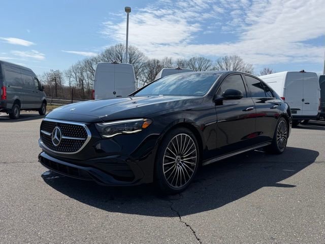 Used 2024 Mercedes-Benz E 350 4MATIC Sedan image 3
