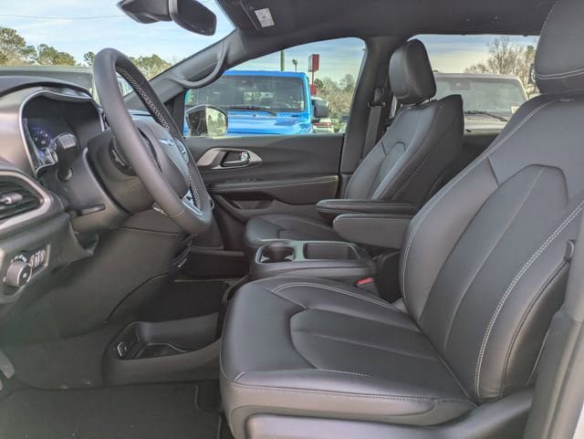 New 2026 Chrysler Pacifica Select FWD image 21