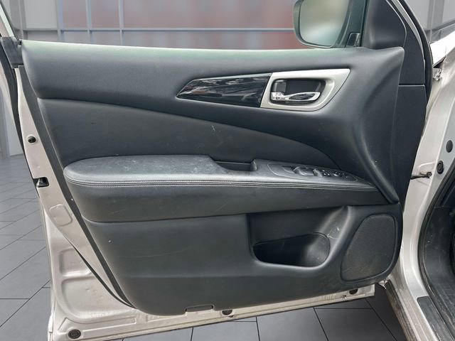 Used 2019 Nissan Pathfinder S image 12