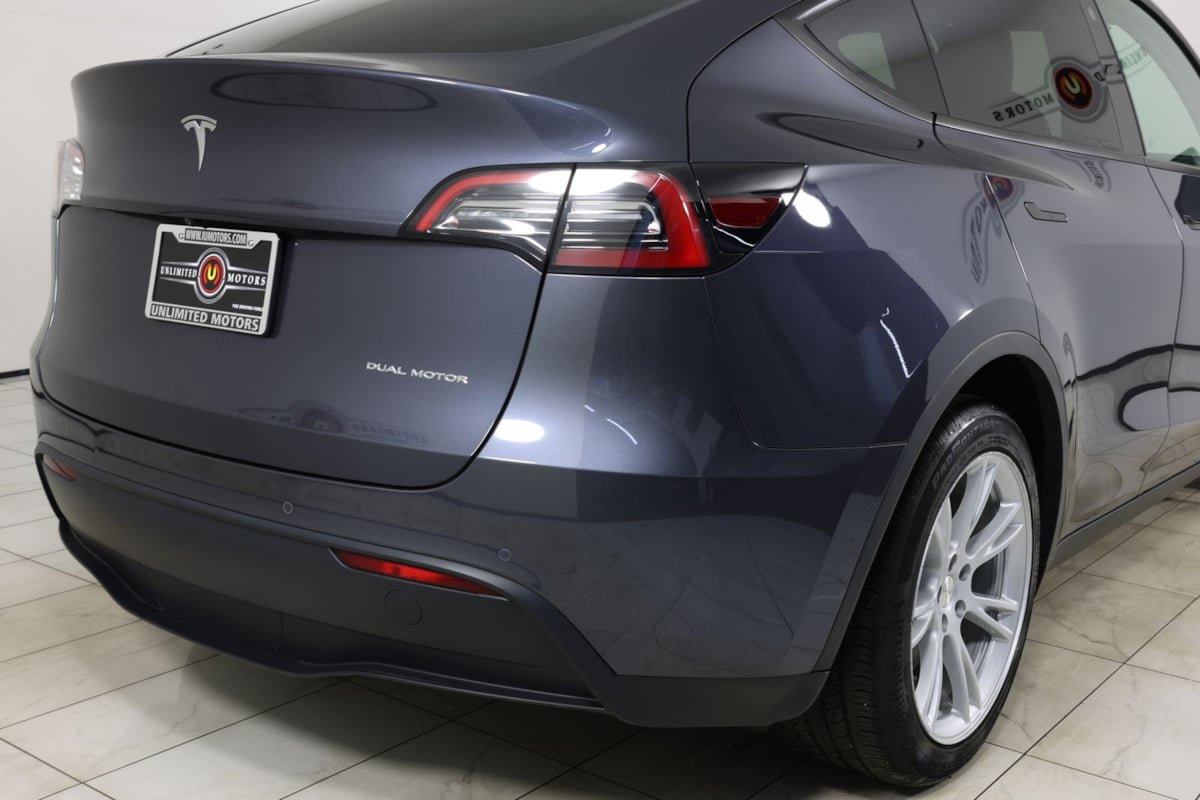 Used 2021 Tesla Model Y Long Range AWD/4WD image 38