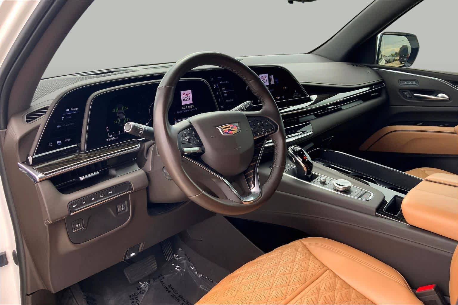Used 2023 Cadillac Escalade ESV Premium Luxury AWD/4WD image 16