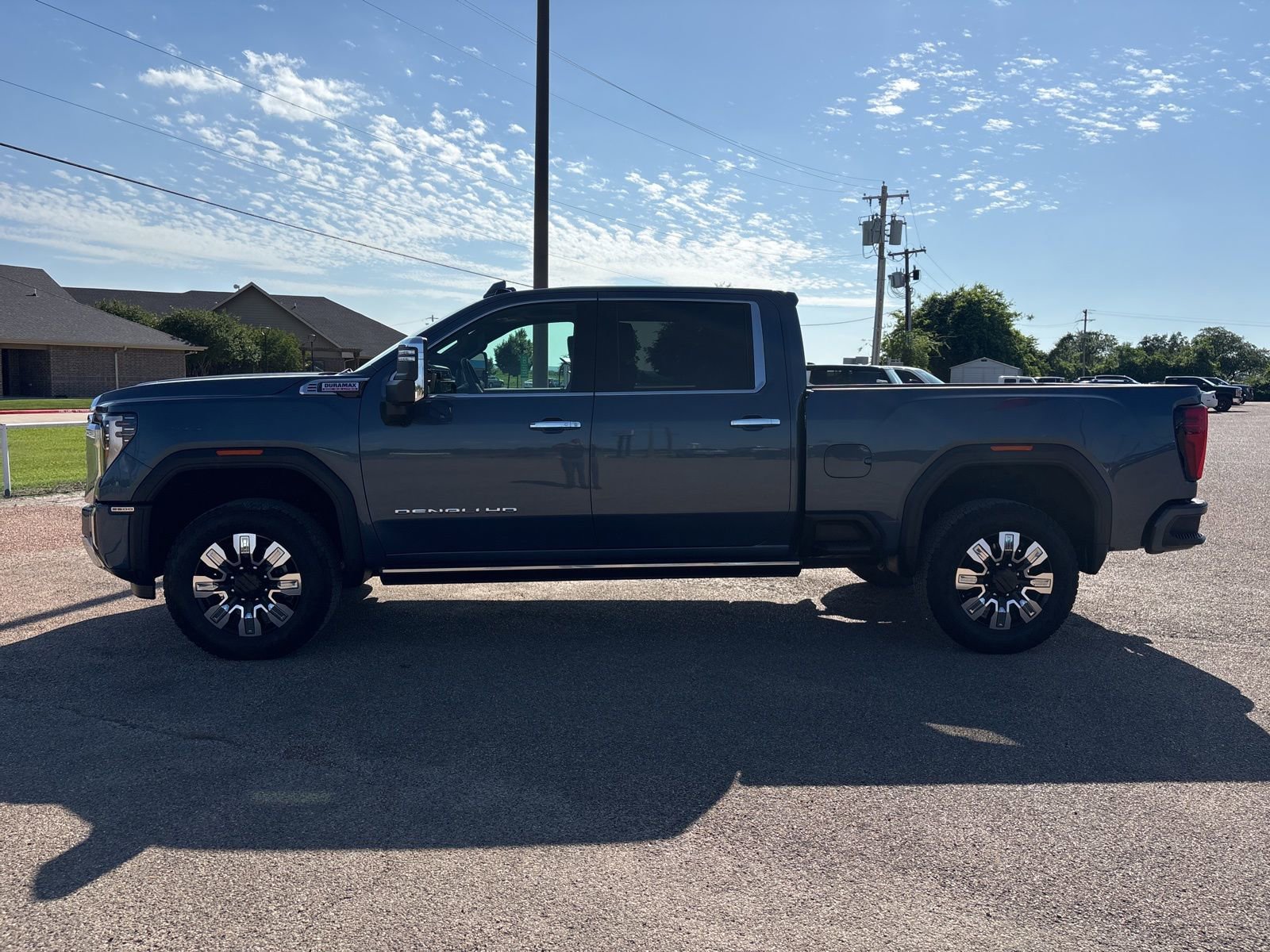 Used 2025 GMC Sierra 2500 Denali w/ Denali Reserve Package AWD/4WD image 2