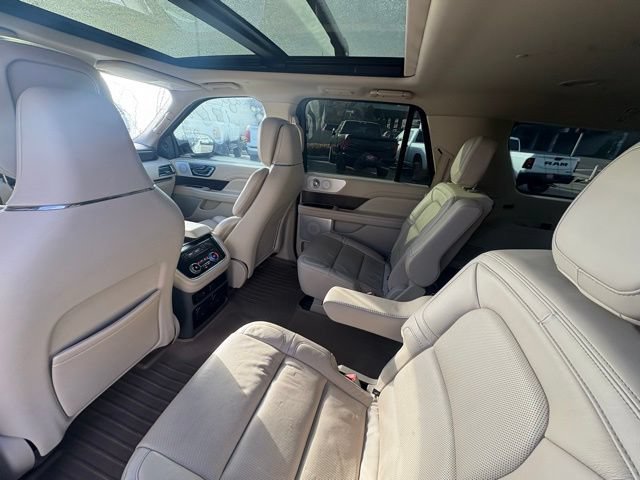 Used 2021 Lincoln Navigator L Reserve w/ Luxury Package AWD/4WD image 25