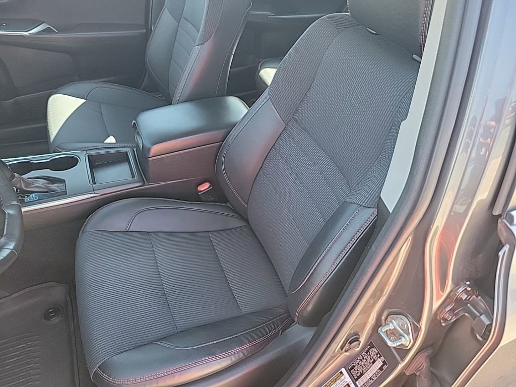 Used 2017 Toyota Camry SE image 18