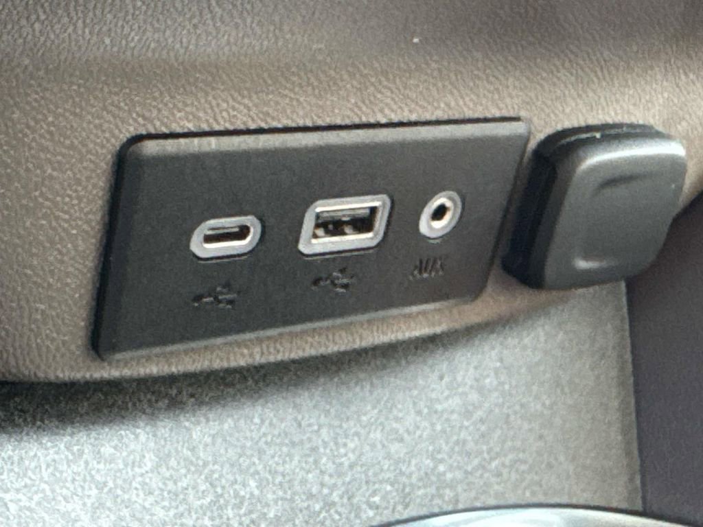 Used 2025 Chevrolet Malibu LT FWD image 25