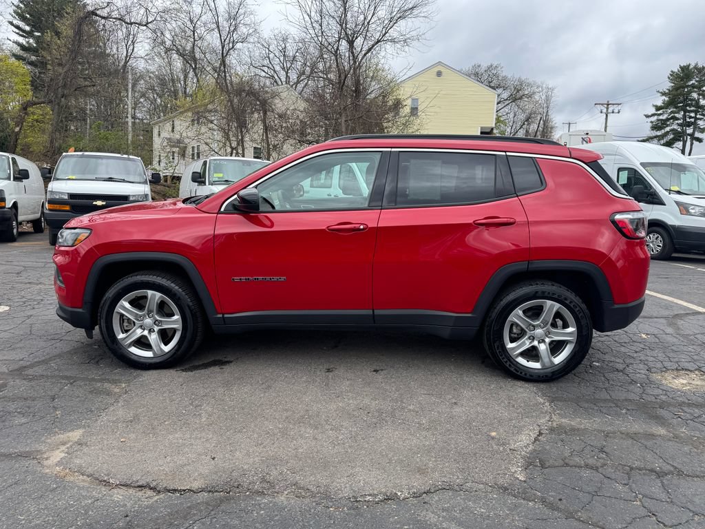 Used 2024 Jeep Compass Latitude AWD/4WD image 9