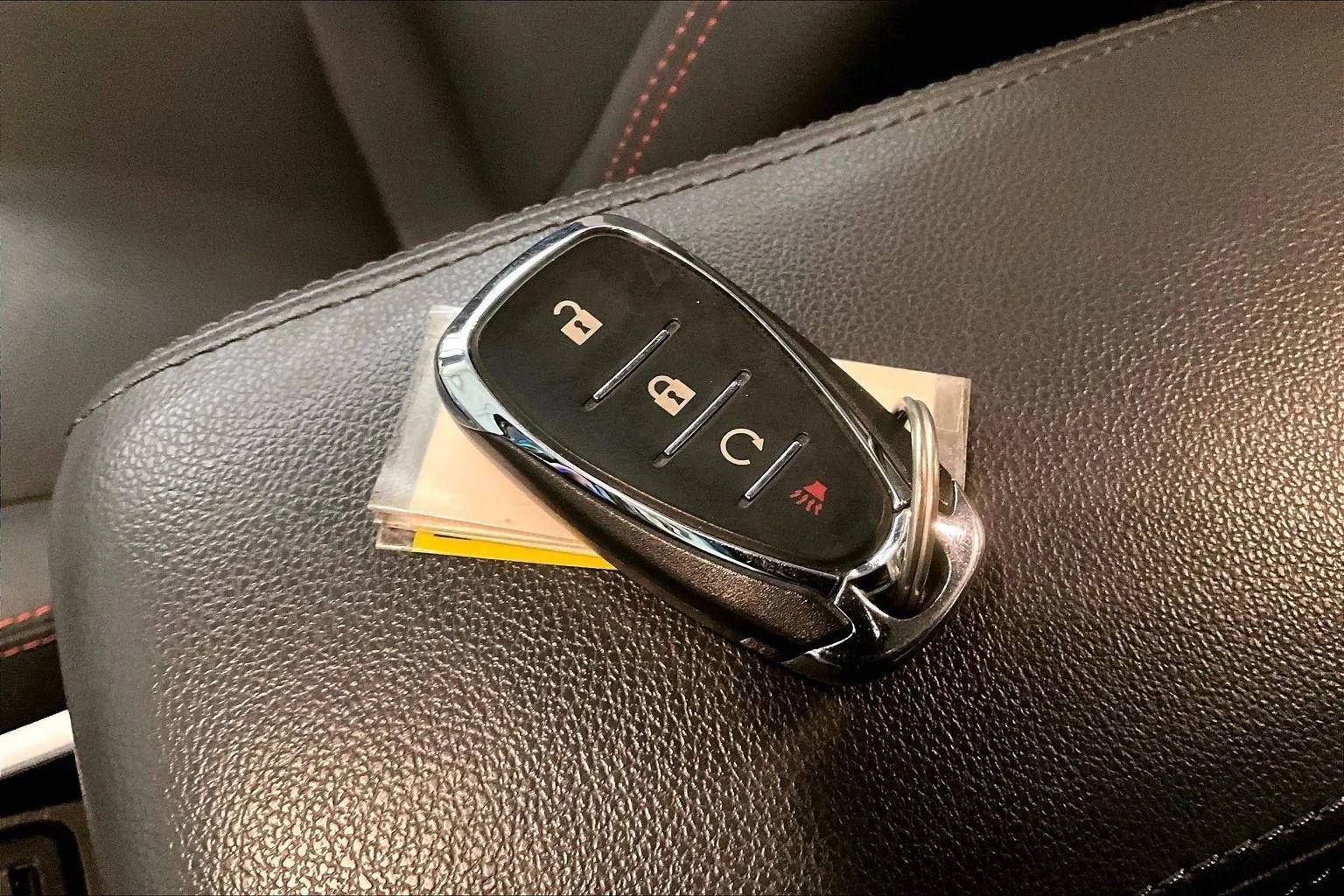 Used 2018 Chevrolet Bolt Premier w/ Driver Confidence II Package image 9