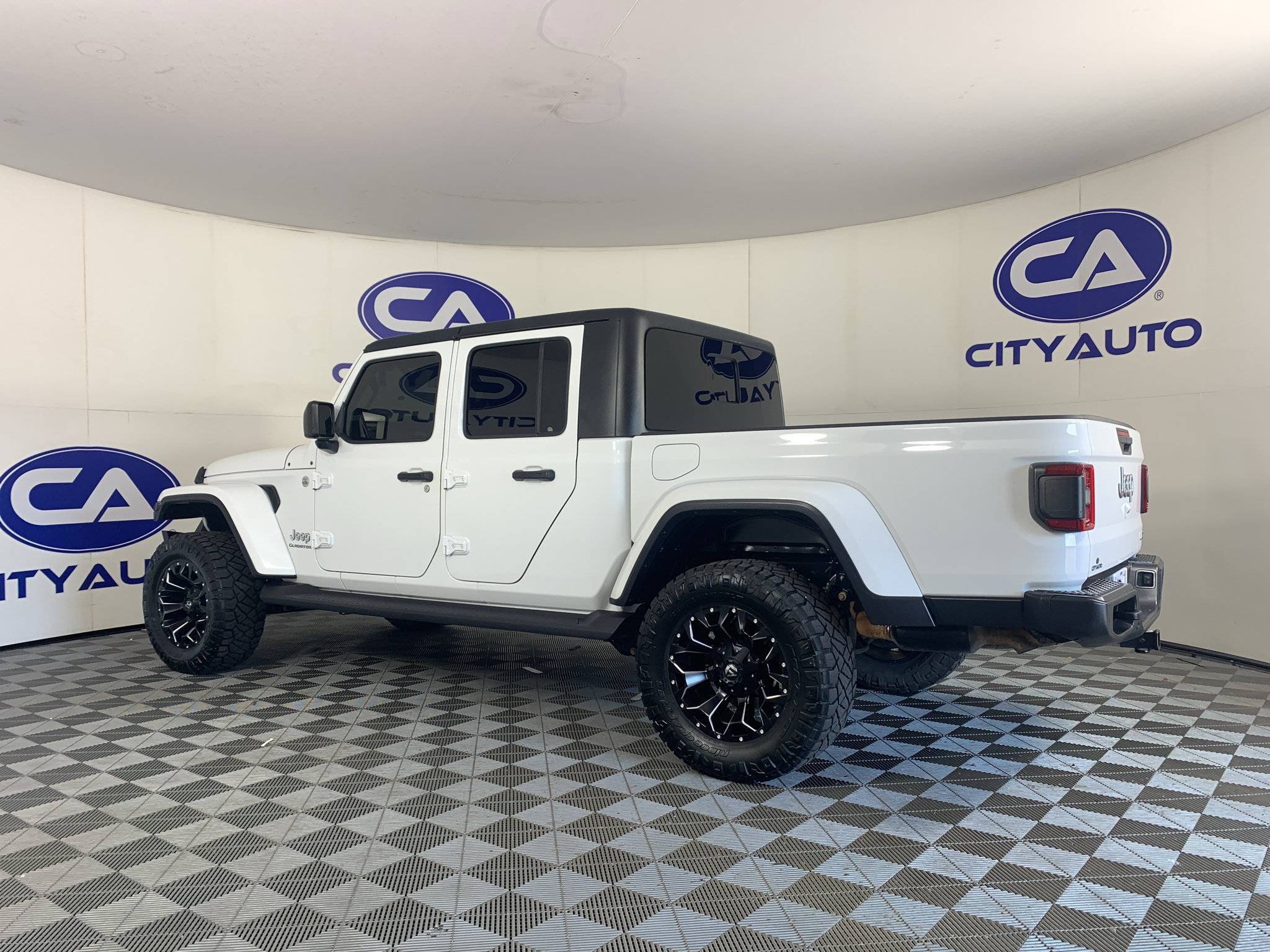 Used 2020 Jeep Gladiator Overland AWD/4WD image 5