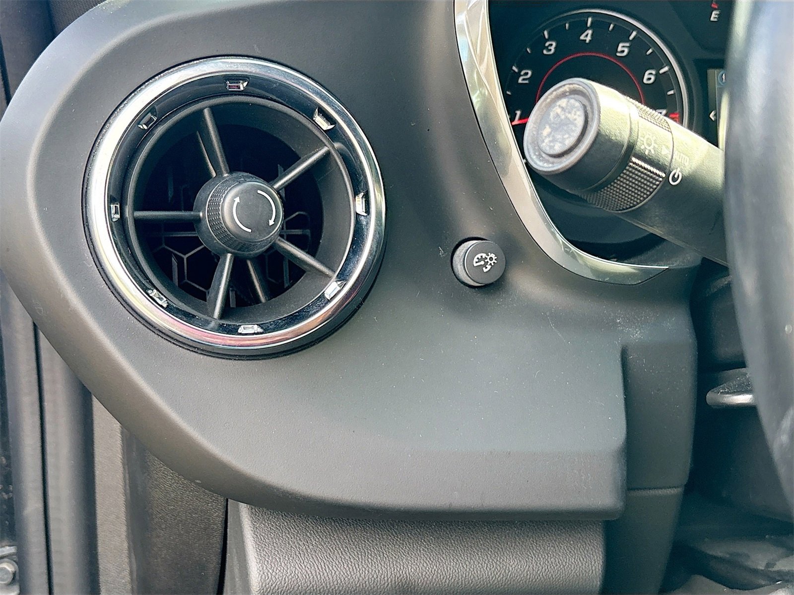 Used 2019 Chevrolet Camaro LT image 10