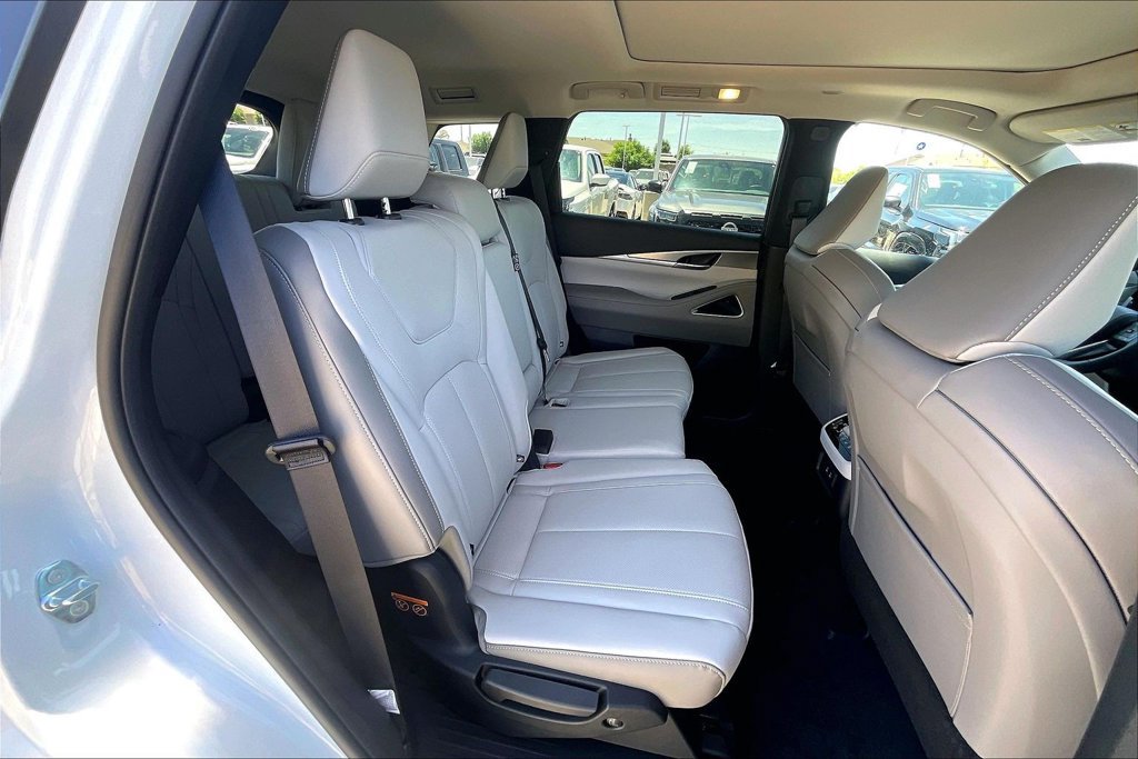 New 2027 INFINITI QX60 Luxe w/ Cargo Package FWD image 10