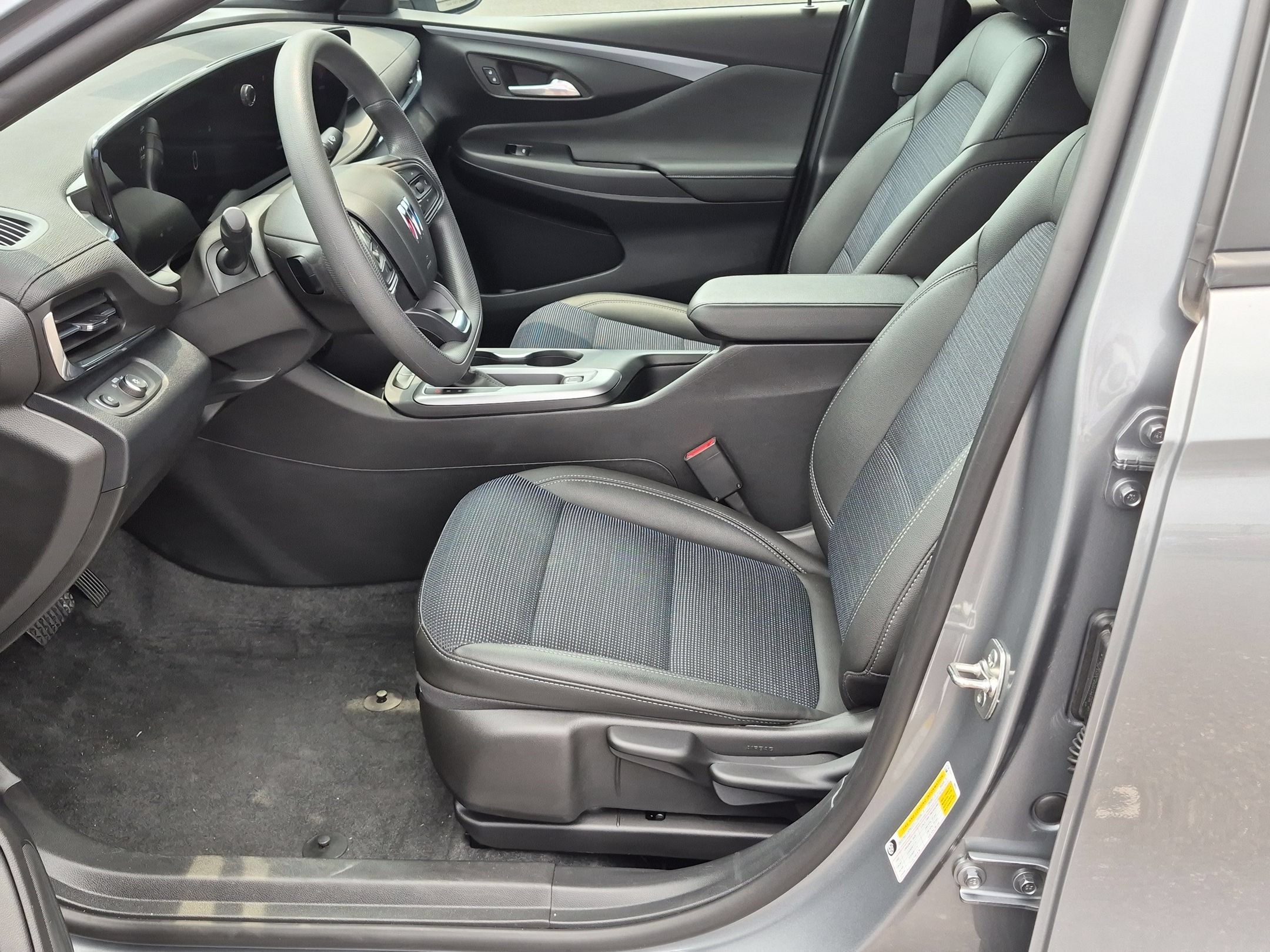 Certified 2026 Buick Envista Preferred w/ Advanced Safety Package FWD image 17