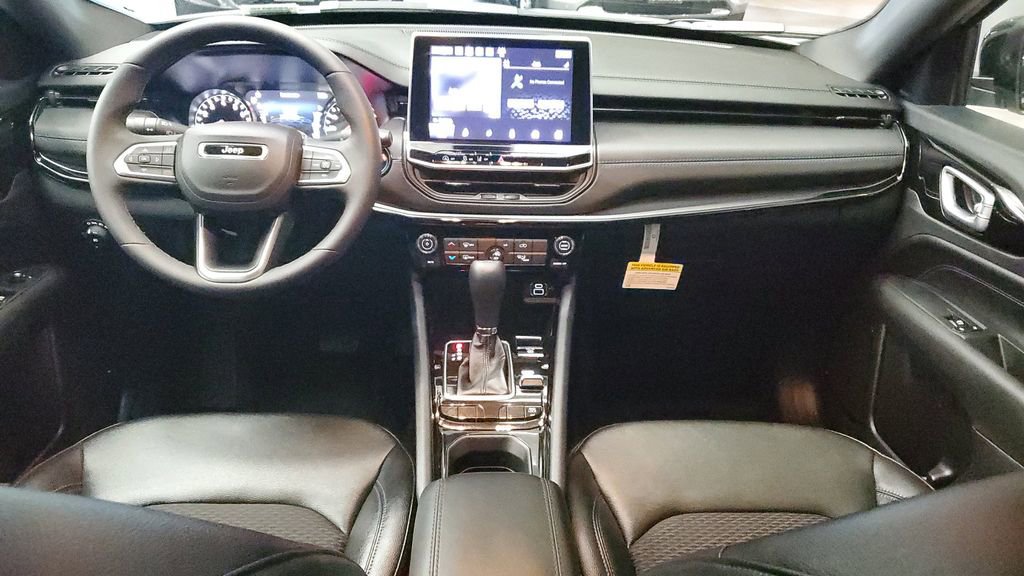 Used 2026 Jeep Compass Latitude image 10