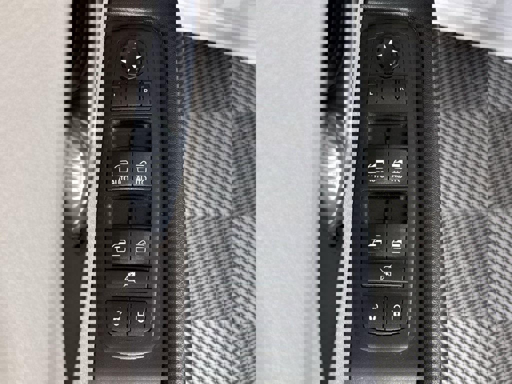 Used 2017 Chrysler Pacifica Touring-L image 26