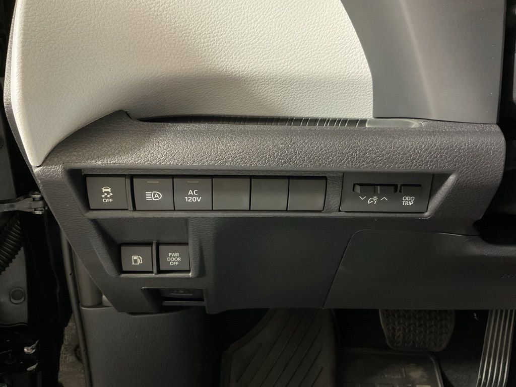 New 2026 Toyota Sienna XLE image 29