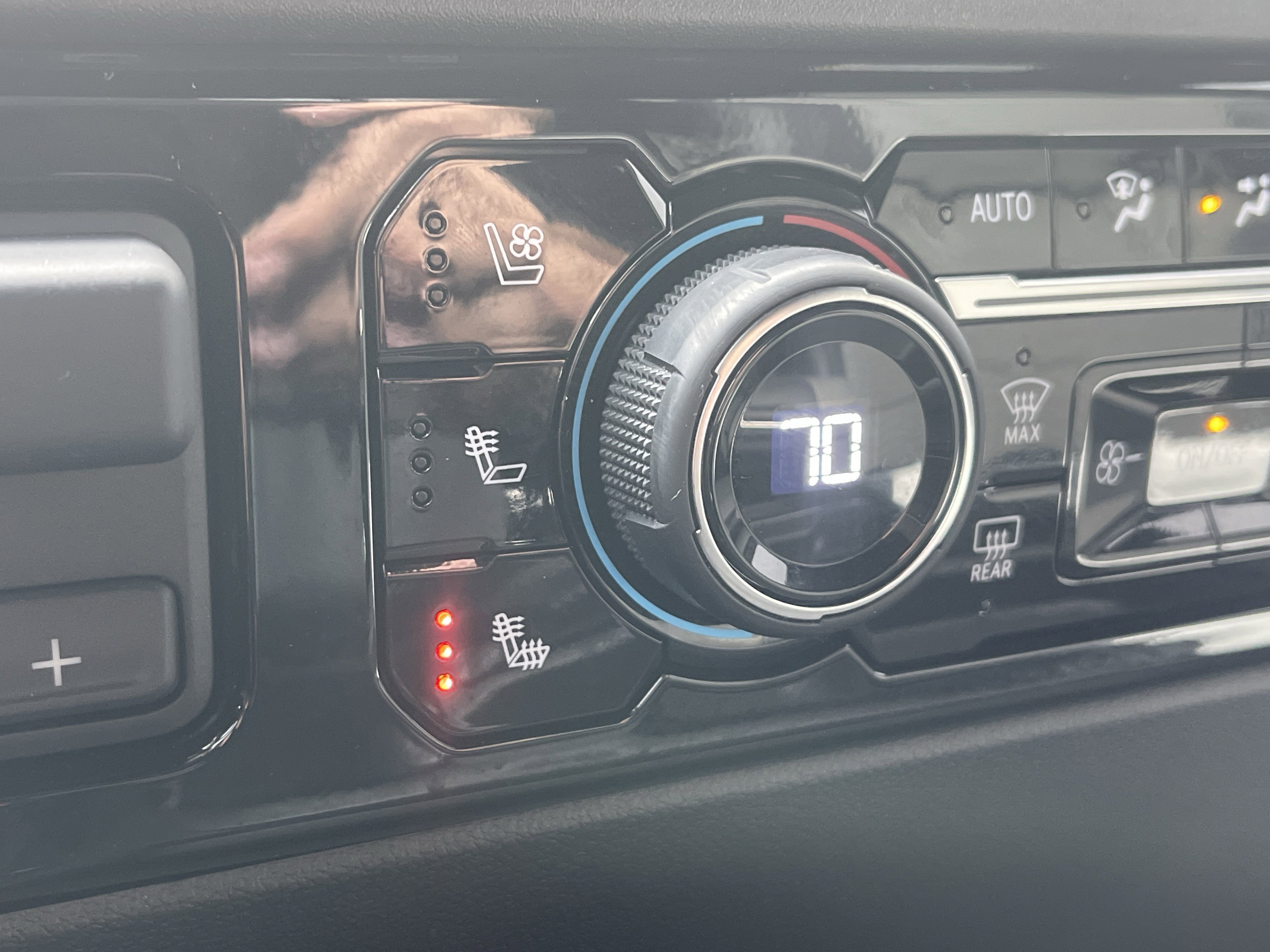 Used 2025 Chevrolet Silverado 2500 ZR2 w/ Technology Package image 25