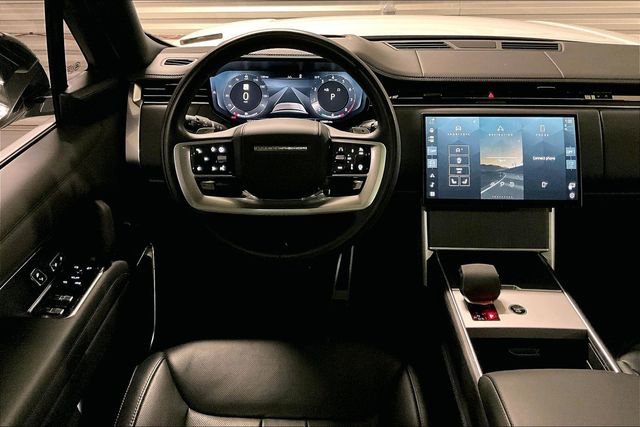 Certified 2024 Land Rover Range Rover SE image 4