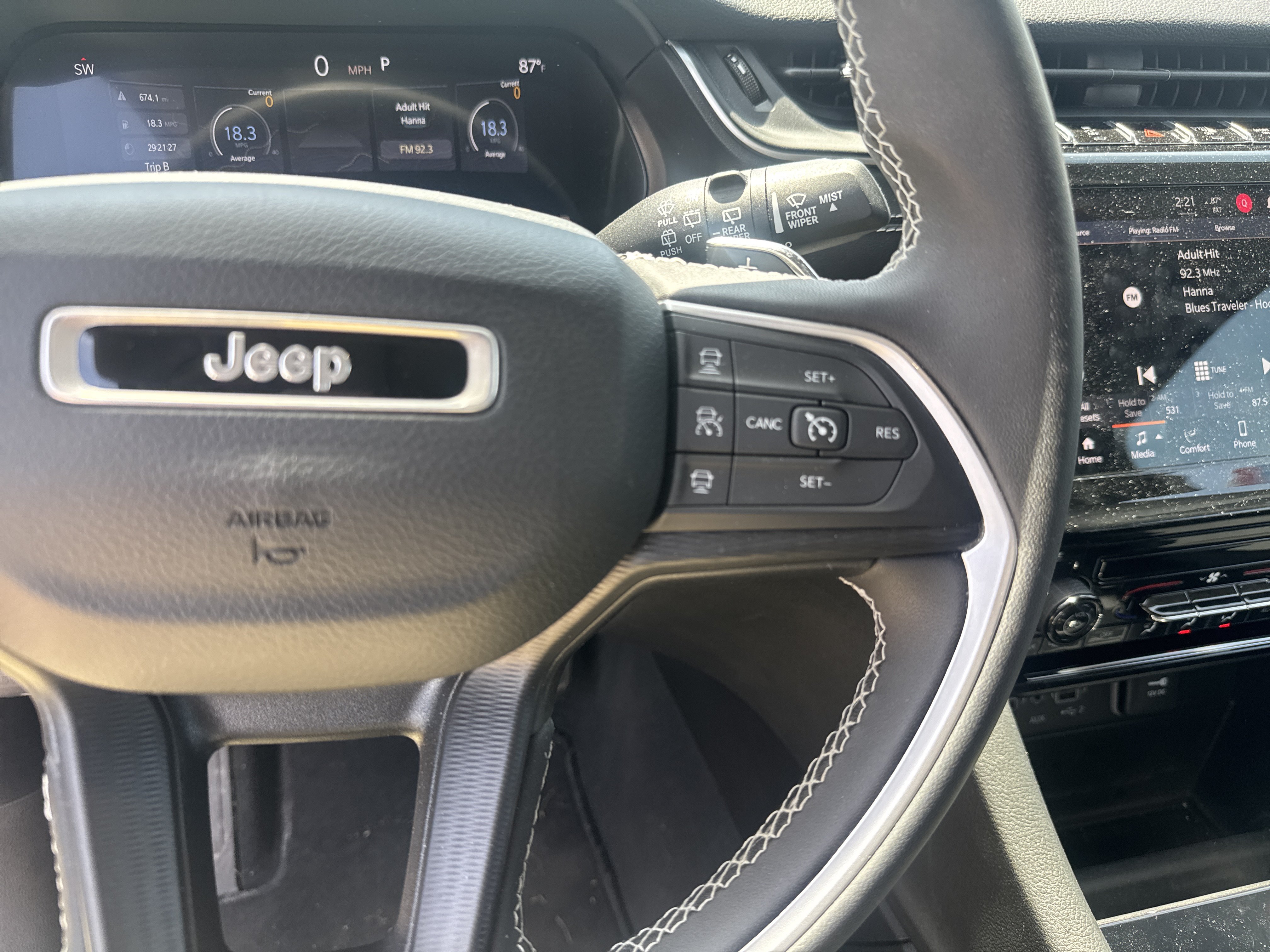 Used 2023 Jeep Grand Cherokee Laredo AWD/4WD image 19