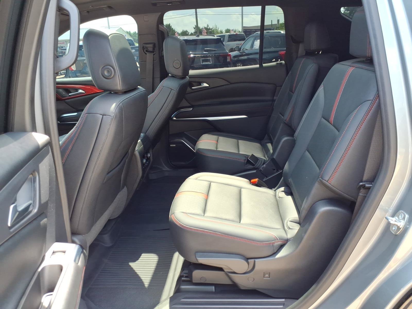 Used 2024 Chevrolet Traverse RS AWD/4WD image 14