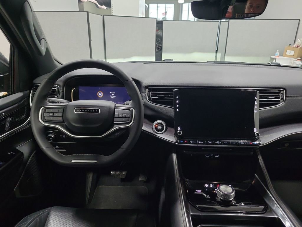 Used 2023 Jeep Wagoneer 4WD image 3