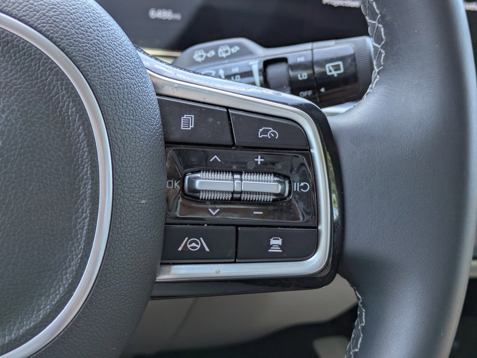 Certified 2025 Kia Sorento SX image 23