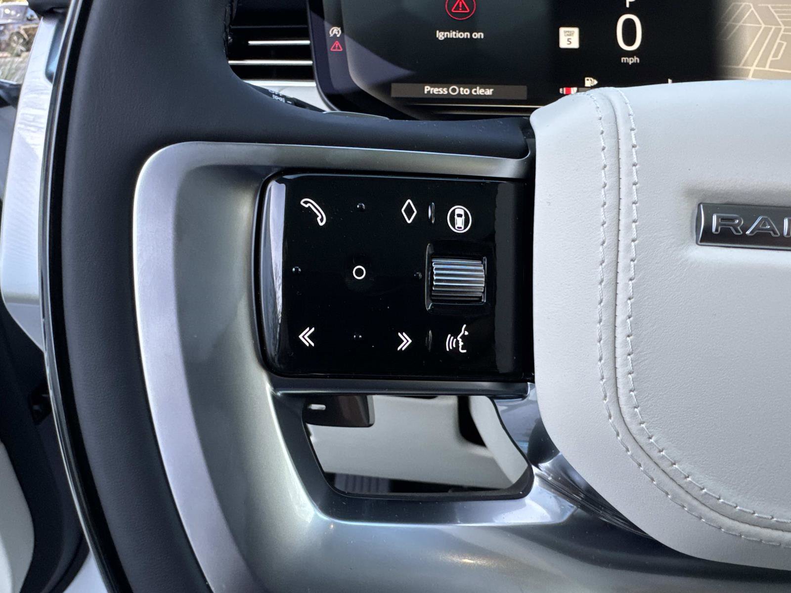 New 2026 Land Rover Range Rover Long Wheelbase SE image 32