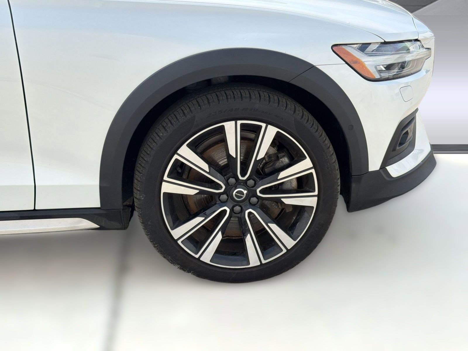 Certified 2024 Volvo V60 B5 Cross Country Ultimate image 12