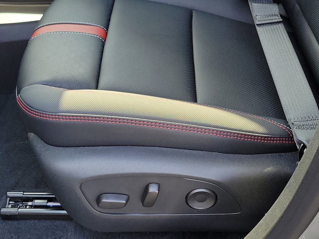 New 2026 Chevrolet Traverse RS w/ LPO, Floor Liner Package FWD image 15