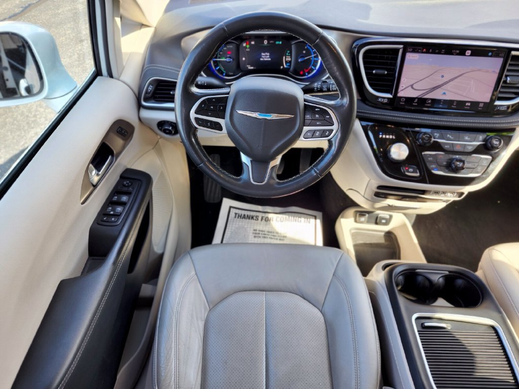 Used 2021 Chrysler Pacifica Touring-L w/ Uconnect Theater Family Group FWD image 13