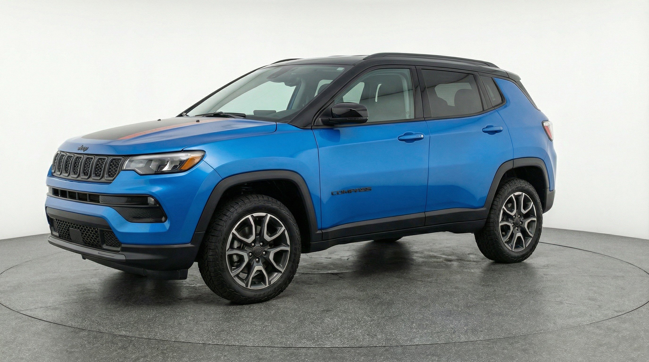 Used 2025 Jeep Compass Trailhawk image 3