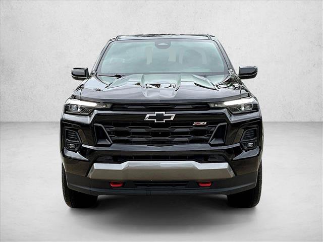 Used 2025 Chevrolet Colorado Z71 w/ Technology Package AWD/4WD image 3