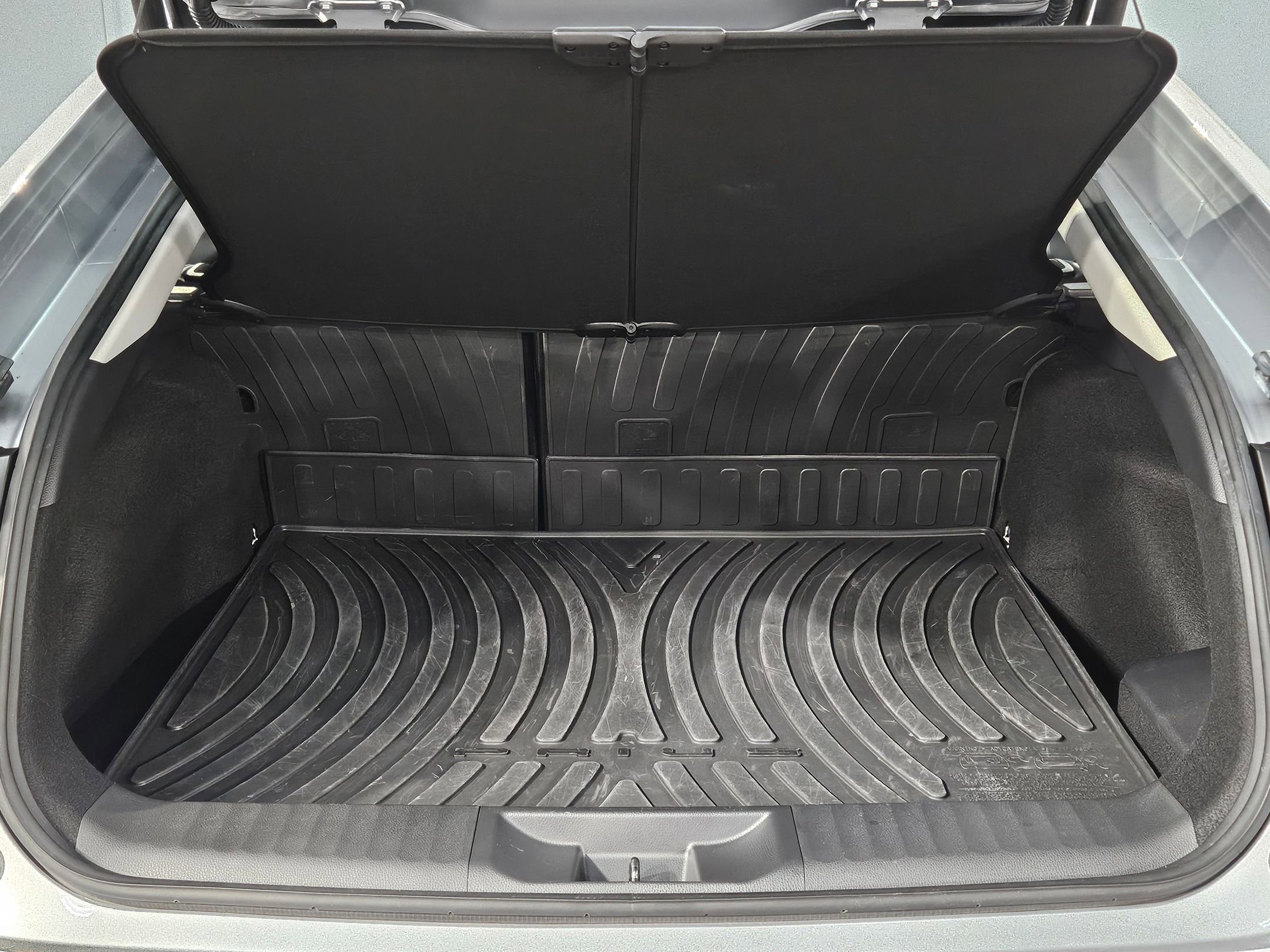 Used 2025 Toyota Prius Limited w/ Limited Premium Package FWD image 18