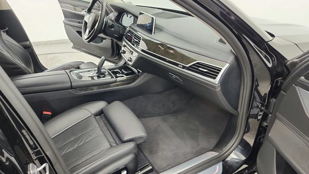 Used 2018 BMW 750i xDrive AWD/4WD image 42