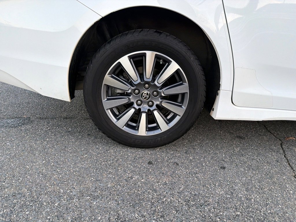 Used 2020 Toyota Sienna LE image 39