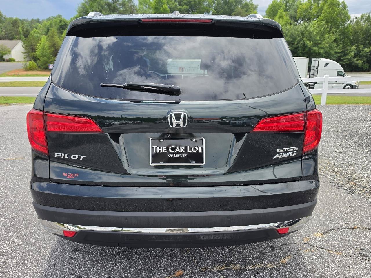 Used 2017 Honda Pilot Touring image 5