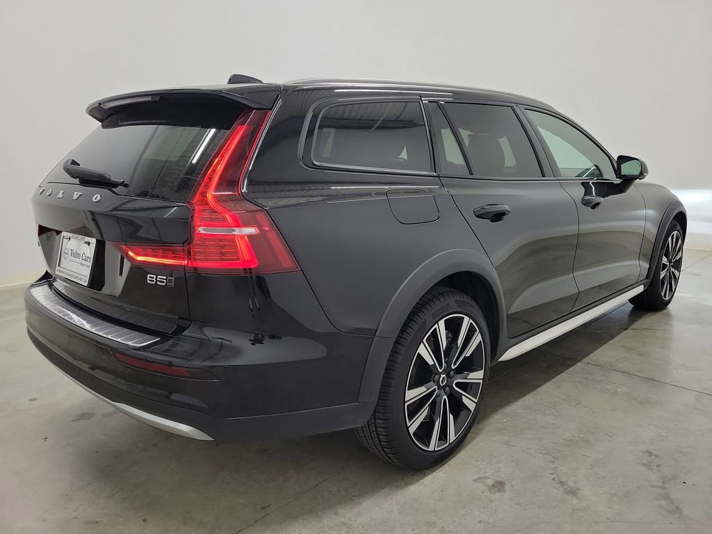 New 2026 Volvo V60 B5 Cross Country Ultra w/ Protection Package Premier image 5