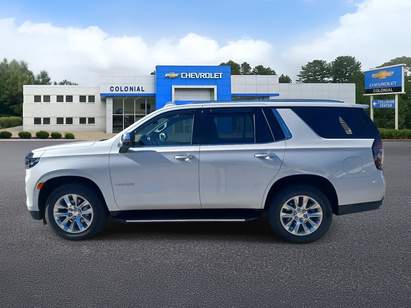 Used 2021 Chevrolet Tahoe Premier w/ Premium Package AWD/4WD image 6