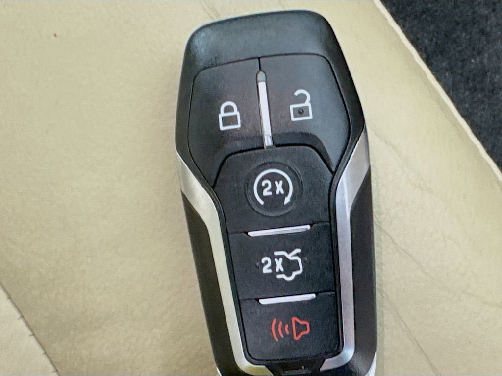 Used 2015 Ford Fusion SE w/ Equipment Group 502A FWD image 37