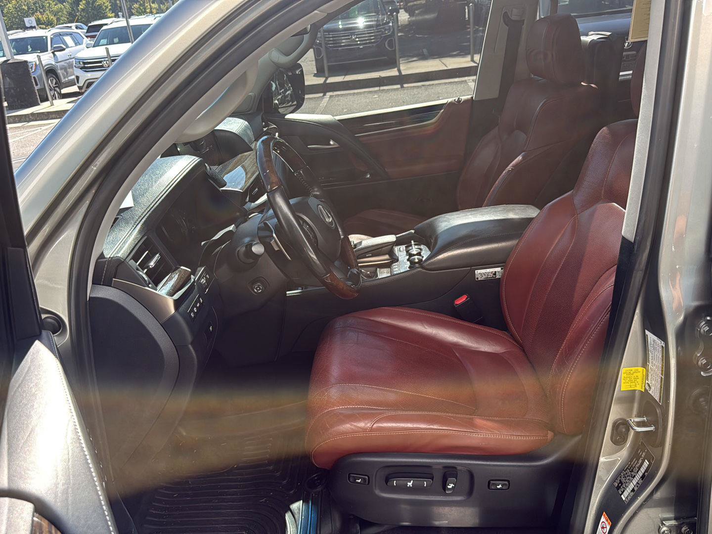 Used 2016 Lexus LX 570 4WD w/ Luxury Package image 20