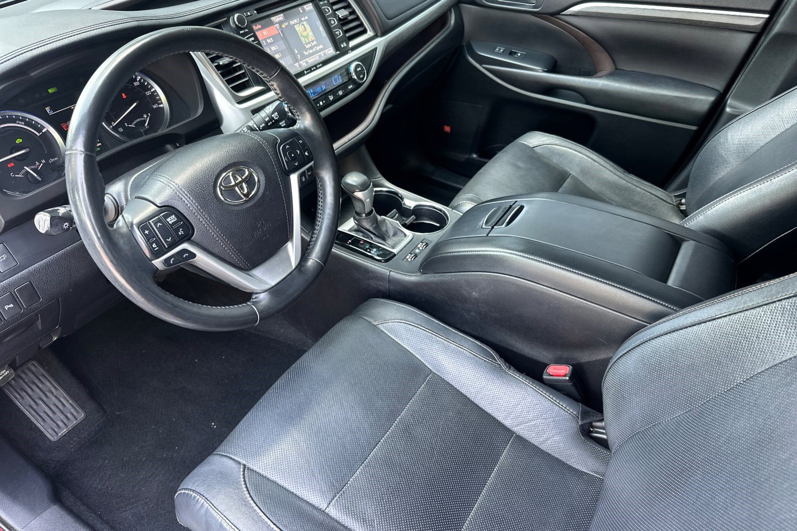 Used 2017 Toyota Highlander Limited Platinum AWD/4WD image 11