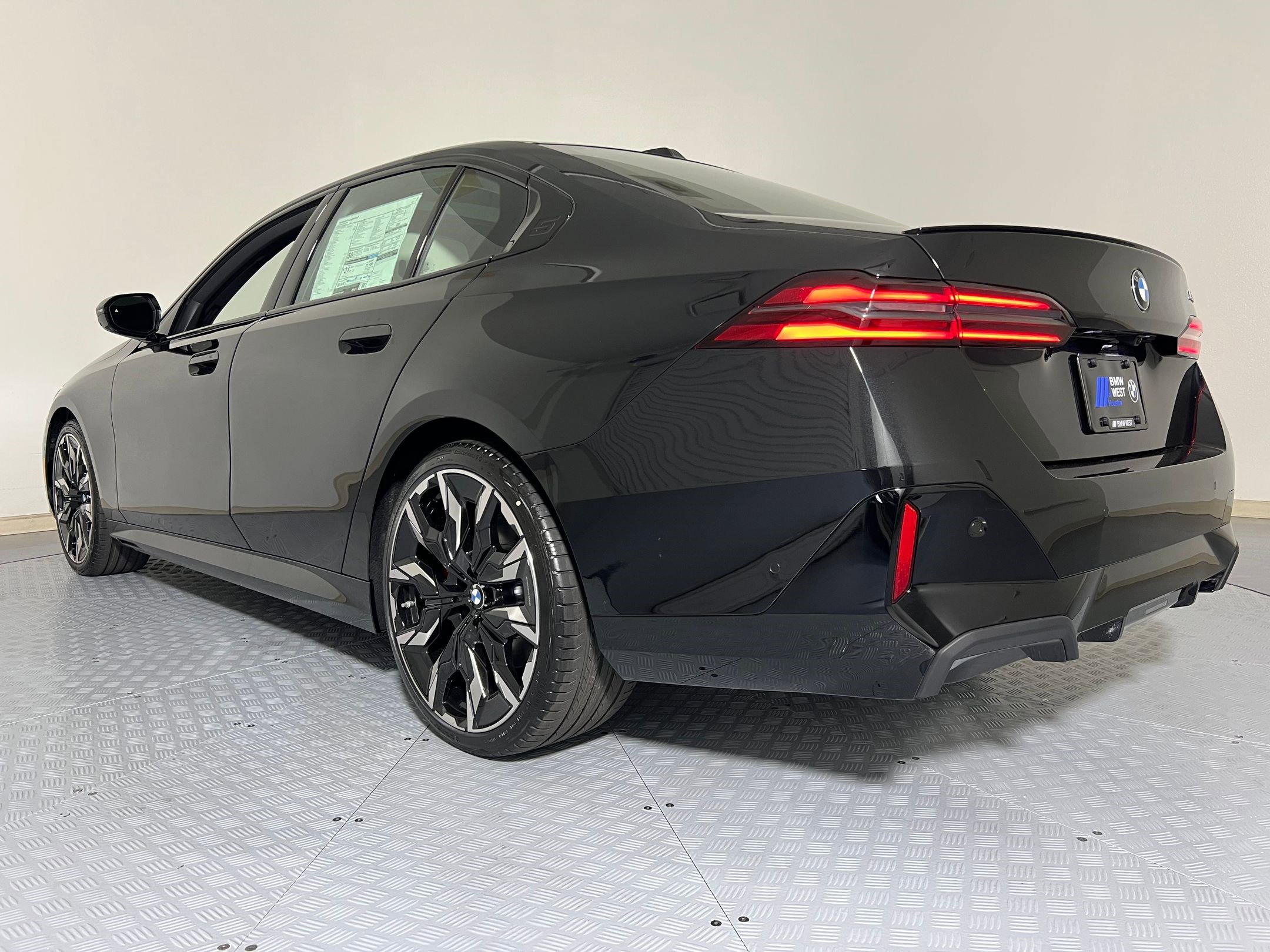 Used 2026 BMW 530i w/ M Sport Package RWD image 3