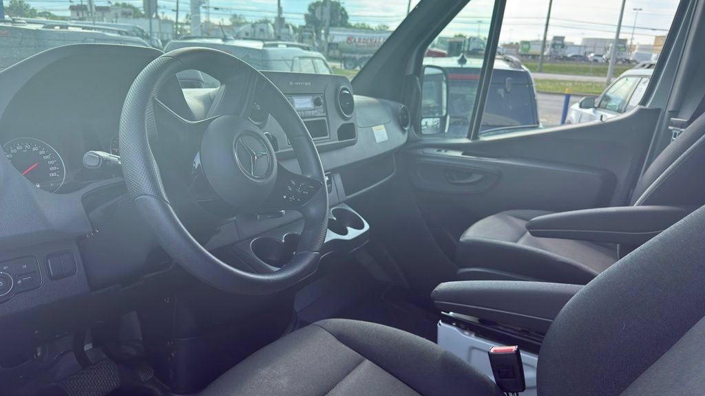 Used 2025 Mercedes-Benz Sprinter 2500 image 8