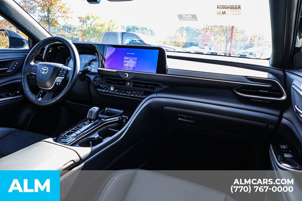 Used 2025 Toyota Crown Signia image 32