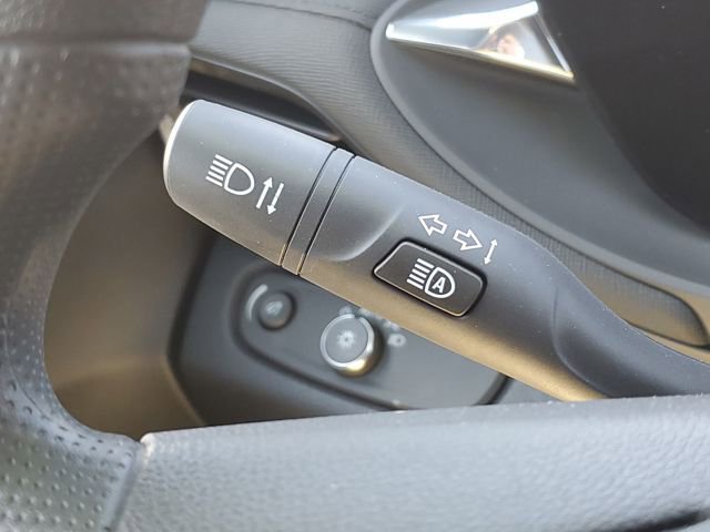 Used 2025 Buick Envista Preferred w/ Convenience II Package image 12